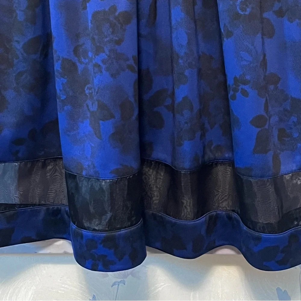 RED Saks Fifth Avenue Sheath Dress Romantic Floral Fit & Flare Blue Black Size M - Picture 4 of 15